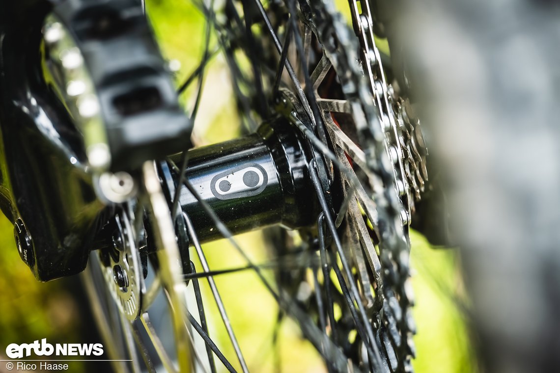 ... Crankbrothers Synthesis-Laufräder mit haltbaren Naben und Carbon-Felgen.