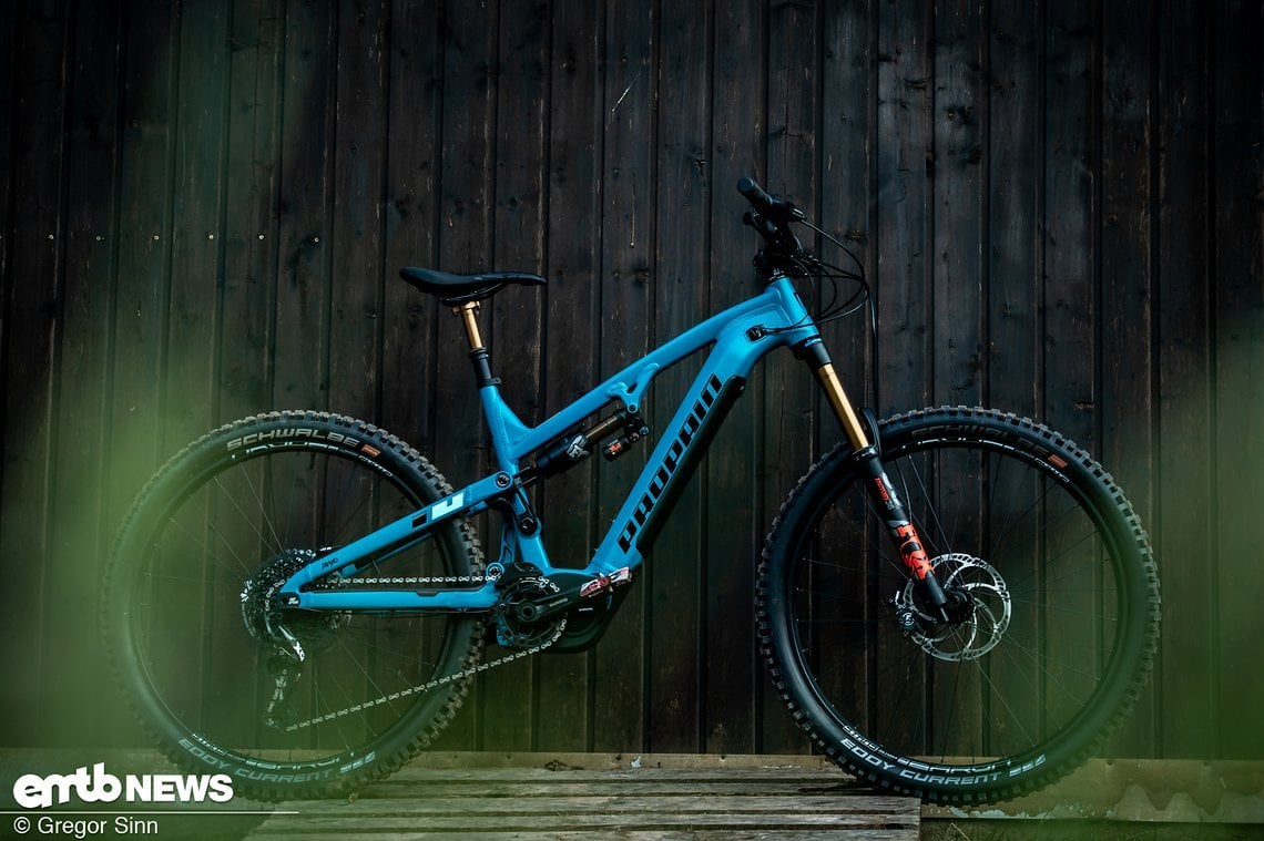 Das Propain Ekano ist ein kompromissloses E-Enduro mit 165/170 mm Federweg, Alu-Rahmen und Shimano Steps E8000-Motor.