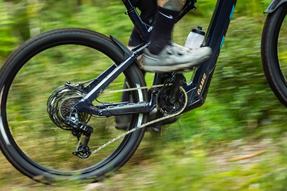 Vor allem in flacheren Segmenten punktet es mit leichtfüßigem Vorwärtsdrang, der gekonnt vom Bosch-Motor unterstützt wird …