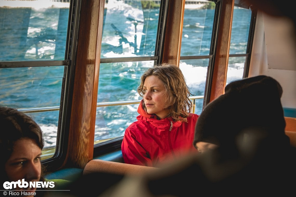 Die Bootstour richtig genießen und den Gedanken nachhängen.