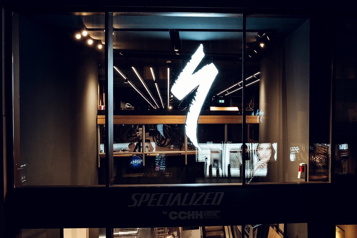 Specialized präsentiert seine Produkte, im neuen Premium Store Hamburg, in hochwertigem Ambiente und entführt in eine kleine Specialized-Welt.