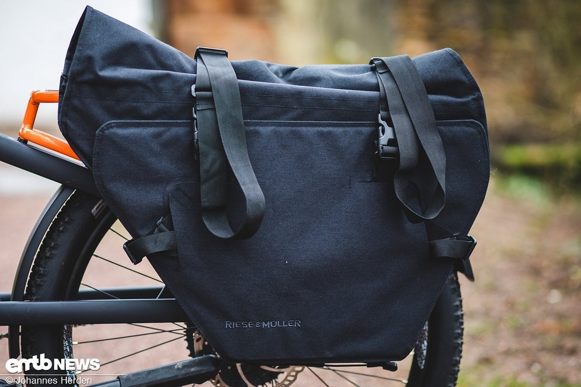 Diese schicke Cargo-Bag kann man für 159,90 € dazu erwerben, um seine Einkäufe zu transportieren.