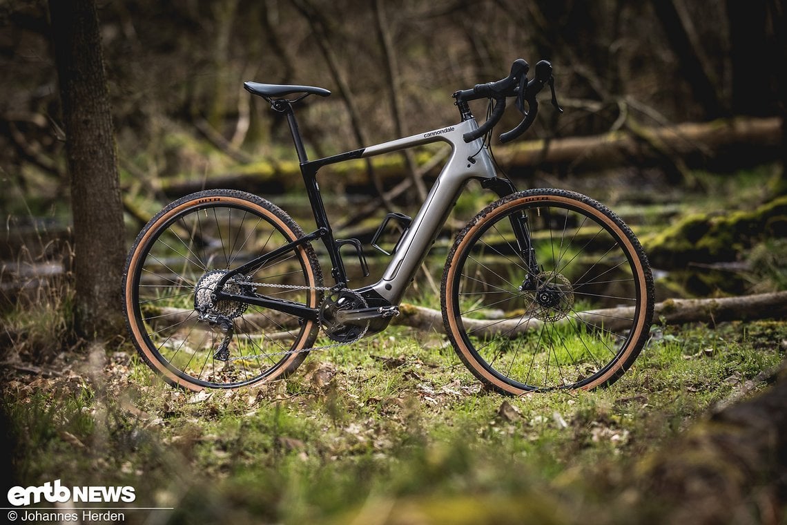 Auch E-Gravel-Bikes haben wir ...