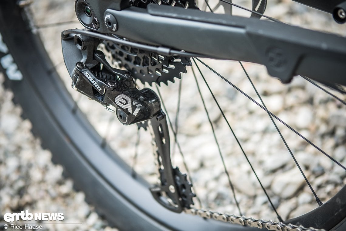 Geschaltet wird beim Ghost HybRide SL AMR Aluminium Mit der SRAM EX1