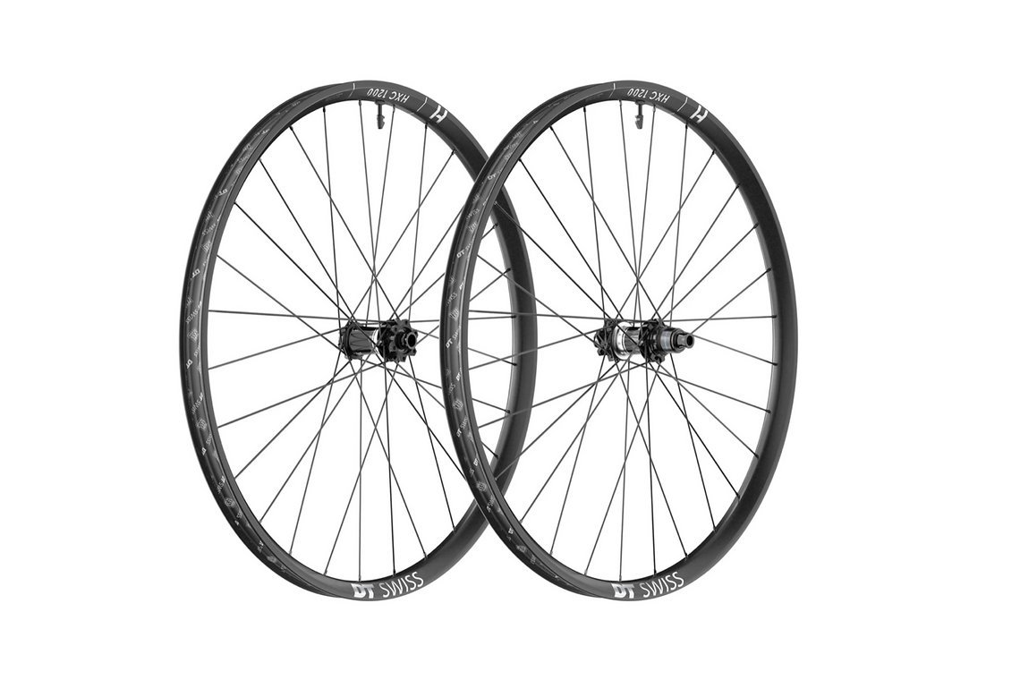 Extrem teuer, extrem haltbar, extrem schön: DT Swiss HXC 1200-Laufräder mit Carbonfelgen der neuesten Generation.