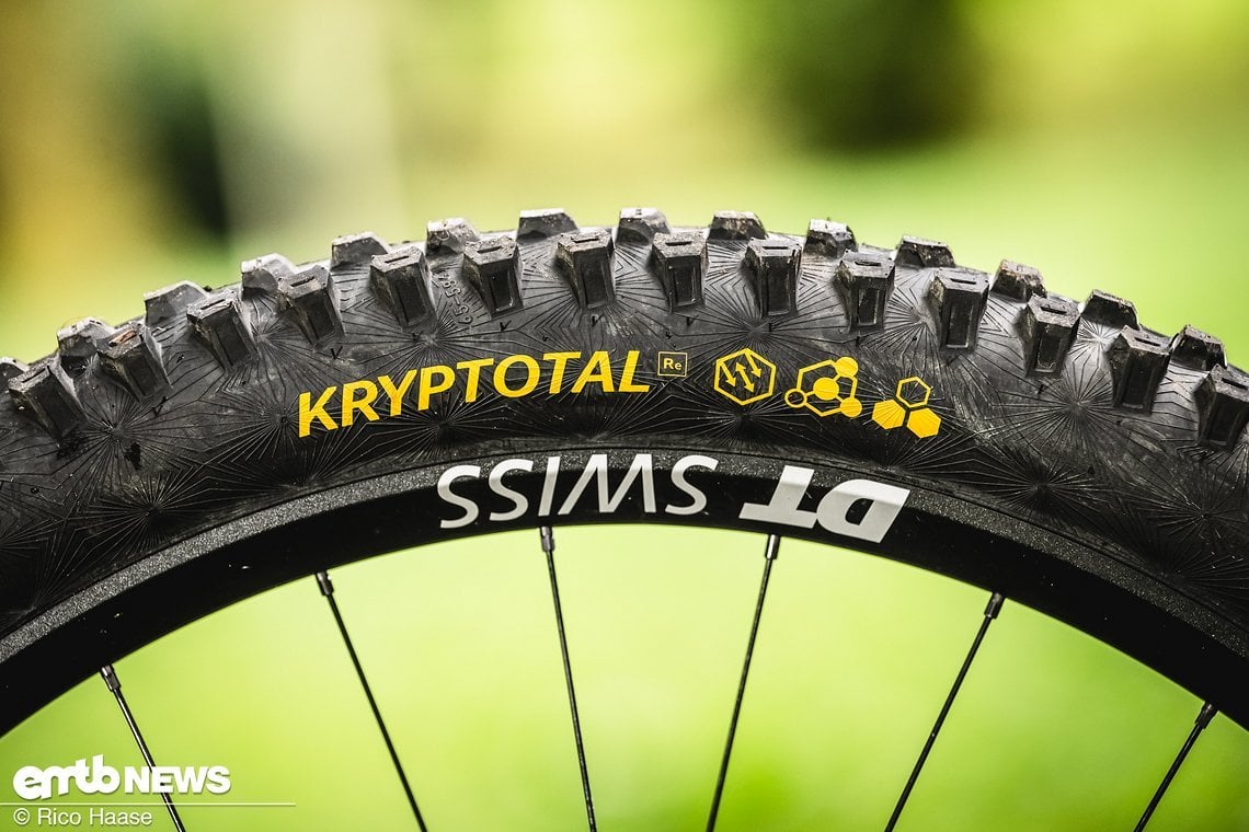 ... wie die Continental Kryptotal-Reifen gut an ein Enduro.