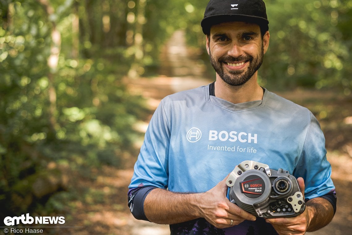 Christoph Schumacher, Produktmanager bei Bosch eBike Systems, hat uns den neuen Bosch Performance CX Race Limited Edition-Motor vorgestellt.