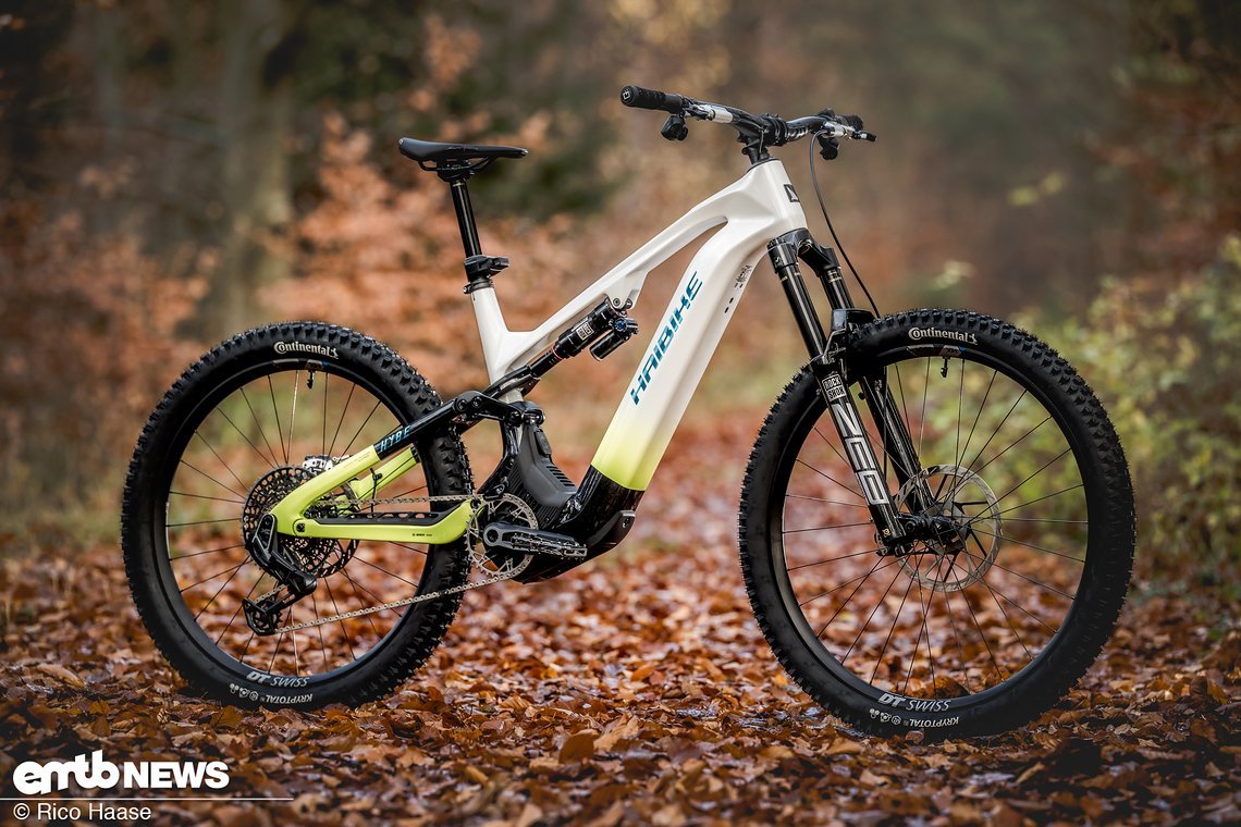 Das Haibike Hybe CF11 setzt für 2026 auf das neue Kiox 400C-Display und kommt zudem neu mit Bosch CX-R Motor.