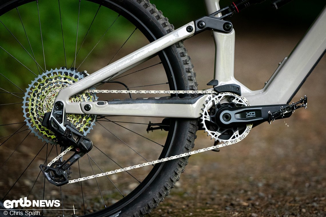 Neben dem Motor besteht der Antrieb aus SRAM X0 Transmission Bauteilen