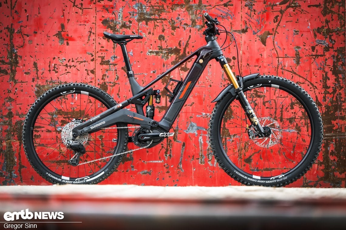 Helen setzt bei den offiziellen UCI E-MTB Weltmeisterschaften auf das Rotwild E-EXC mit Shimano EP801.