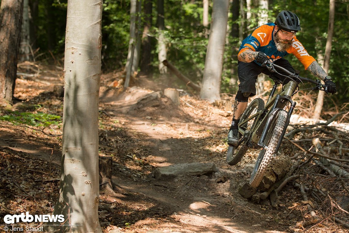 Natürlich hetzen wir E-Bikes mit Bosch Performance CX Motor ordentlich über die Trails