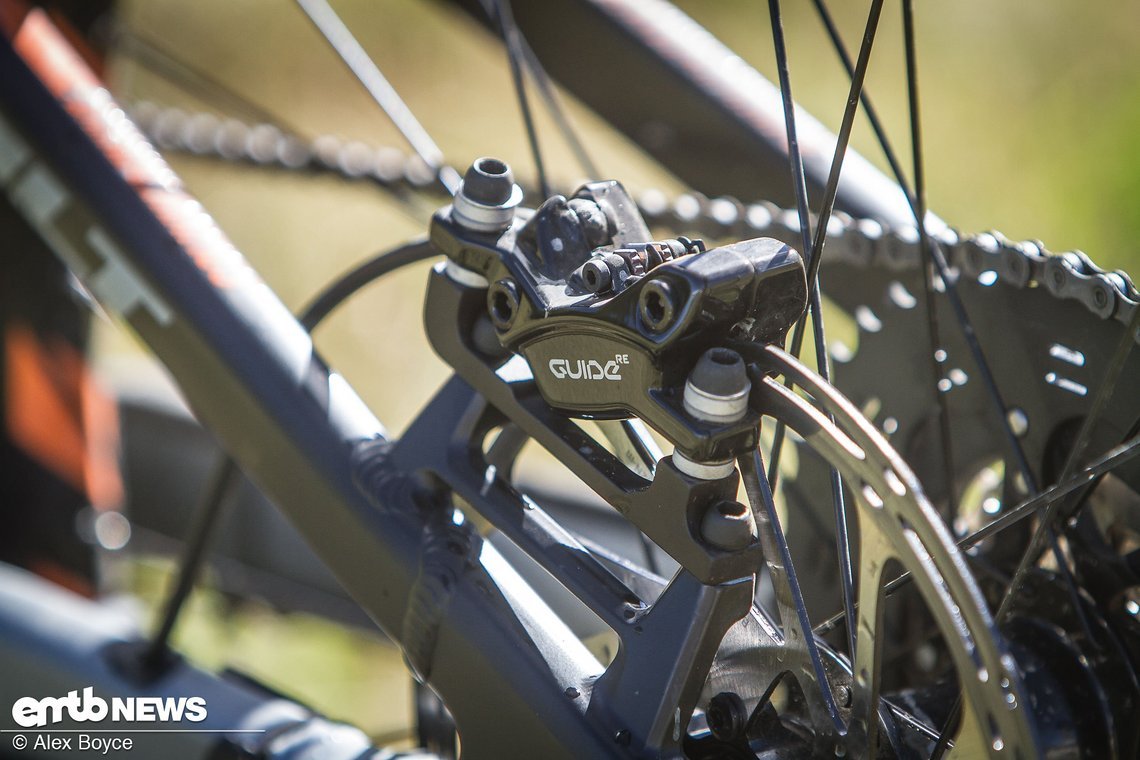 Zuverlässige Bremsen: SRAM Guide RE mit 200 mm Bremsscheiben