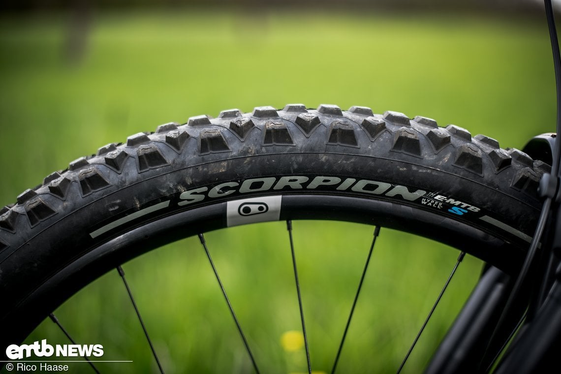 Pirelli Scorpion E-MTB-Reifen sind noch nicht weitverbreitet, überzeugen aber am Ducati-E-MTB mit gutem Grip unter allen Bedingungen sowie exzellenter Haltbarkeit.