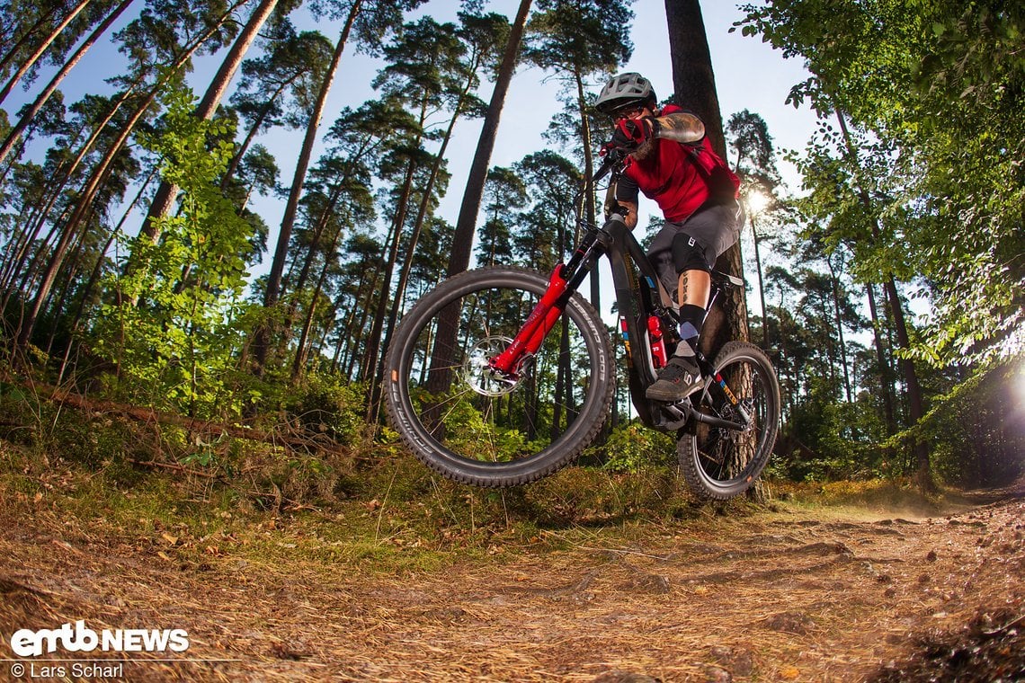 Haltbare Reifen mit einer stabilen Karkasse und griffigem Profil – genau richtig am E-MTB