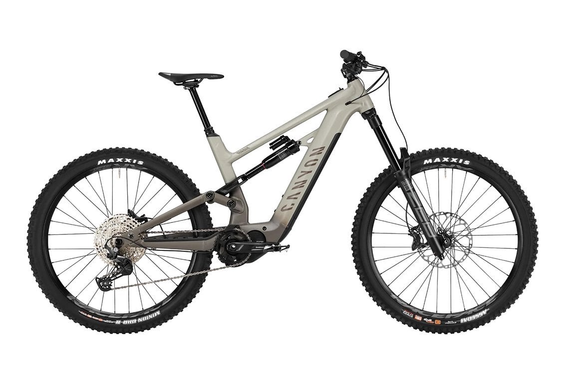 Einen waschechten E-Freerider gibts mit dem Canyon Torque – ein 180/175 mm Fahrwerk in Verbindung mit den 27,5"-Laufrädern lässt euch vor keiner Abfahrt zurückschrecken. Zu haben das ist Torque:ON 7 für 4.999 €.