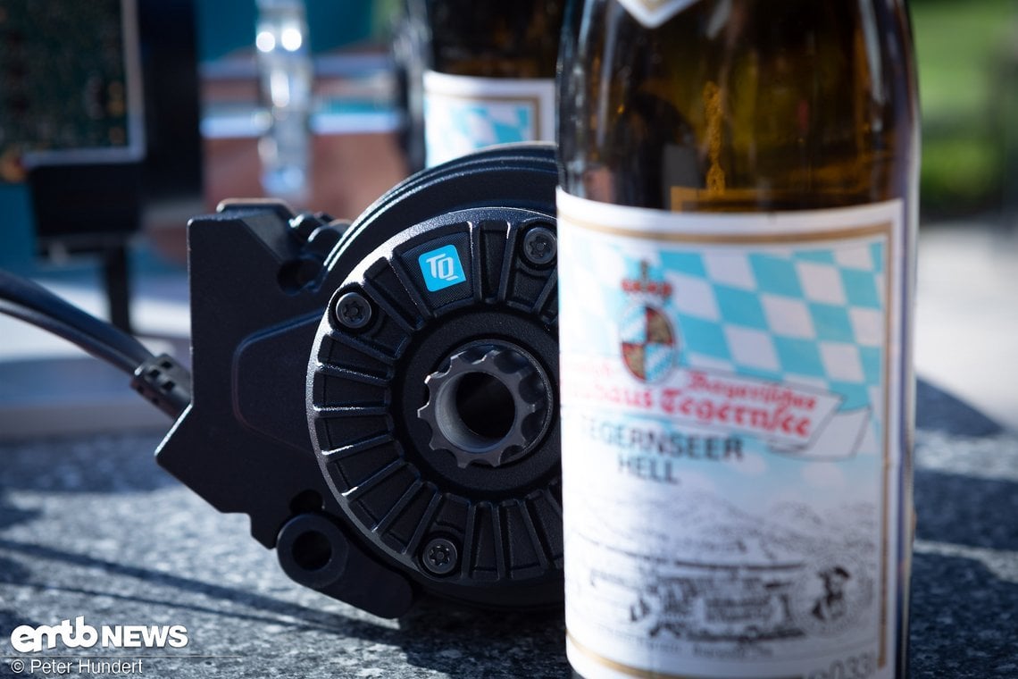 For Scale: Der TQ-HPR50 ist kaum größer als eine Flasche Helles – aber deutlich stärker.