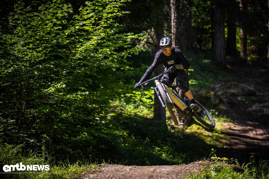 Flugstunden im Bikepark Val di Sole – das Thok TK02 S musste es direkt mit harten Bikepark-Abfahrten aufnehmen – das Bike ist vor allem für Einsteiger prädestiniert.