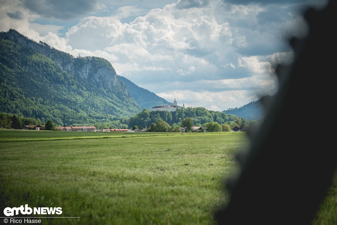 Blick hinüber zum Aschauer Schloss