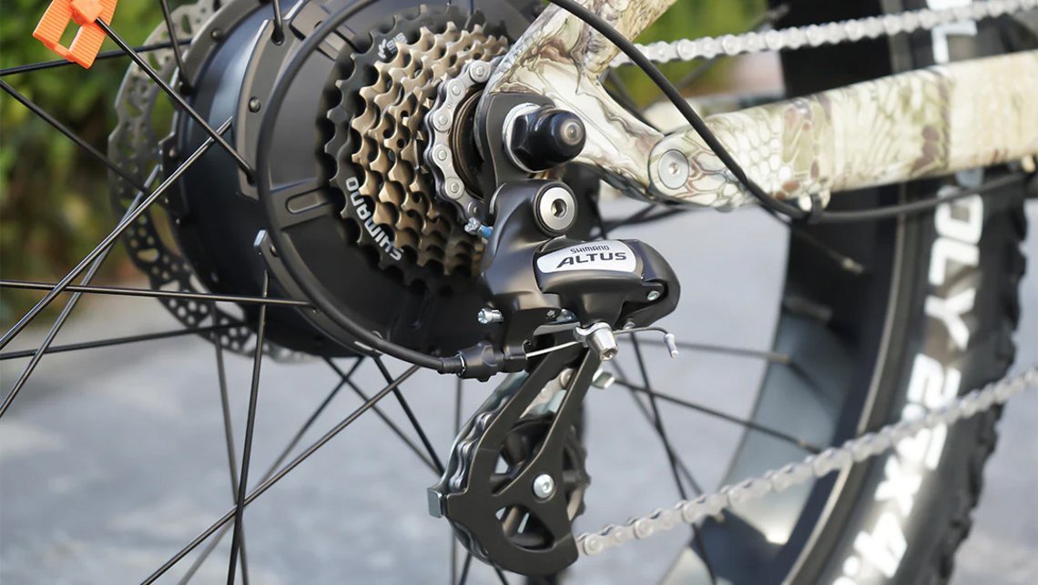 Geschaltet wird mit einer 1x7 Shimano Kettenschaltung …