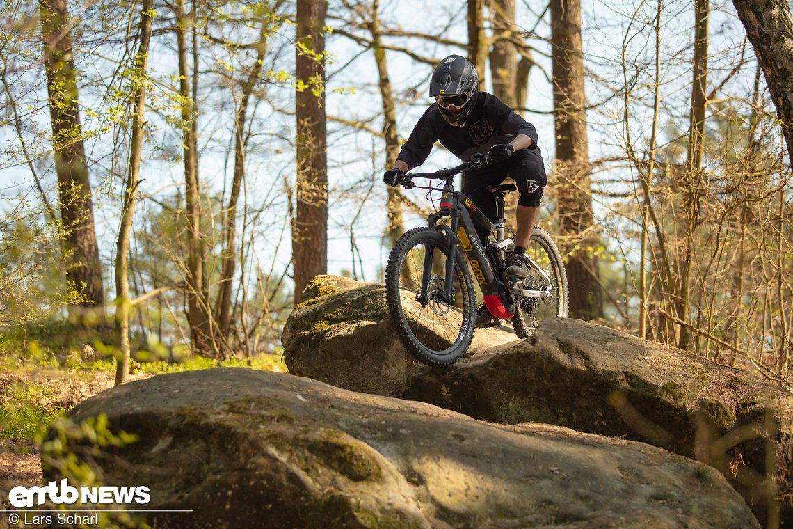 Mit dem Haibike Xduro Nduro 10 geht es auch über Felsen