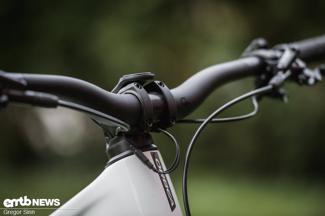 Das Cockpit mit Carbon-Lenker stammt von der hauseigenen Komponentenmarke OC.