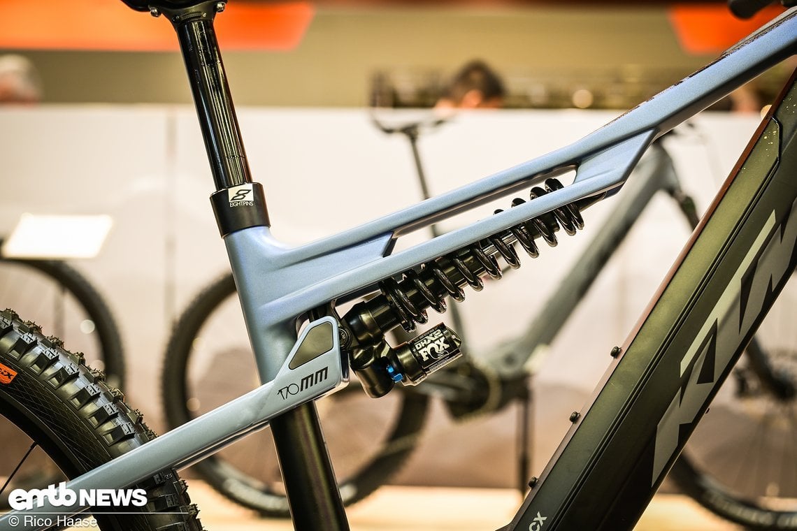 Schon der lange Coil-Dämpfer sieht nach richtig viel Federweg aus, mit 170 mm ist auch recht viel Hub hinten verfügbar.