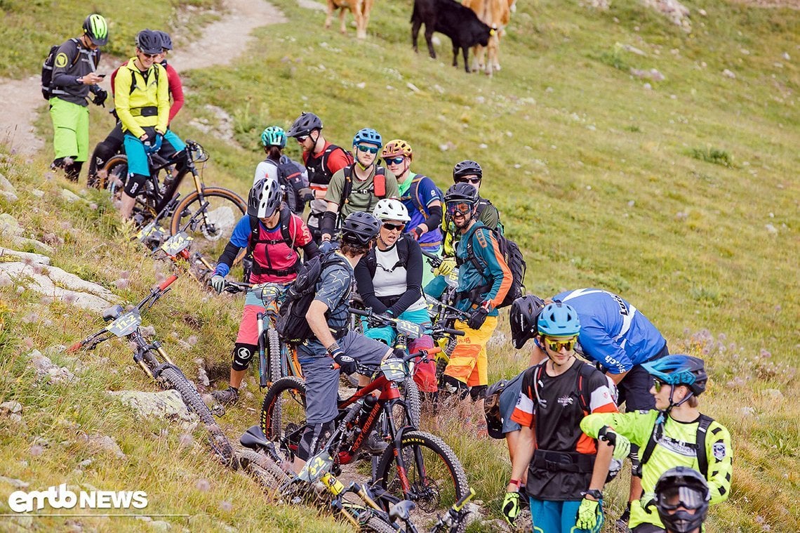 ... alle Teams haben sich gefunden und die letzten Strategiezüge vor dem ersten Spiel werden noch ausgeklügelt