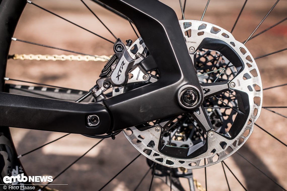 Gebremst wird mit leichten Stoppern von Shimano XTR