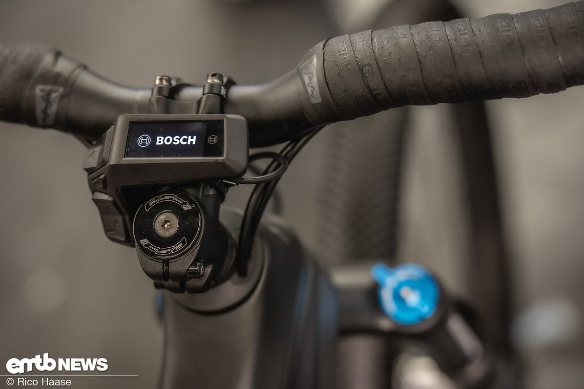 Display und Motorzentrale mittig des Lenkers: Bosch Purion 200.