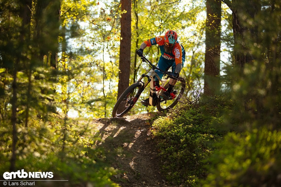 Einfach ein echt großes eMTB, das viel Platz braucht