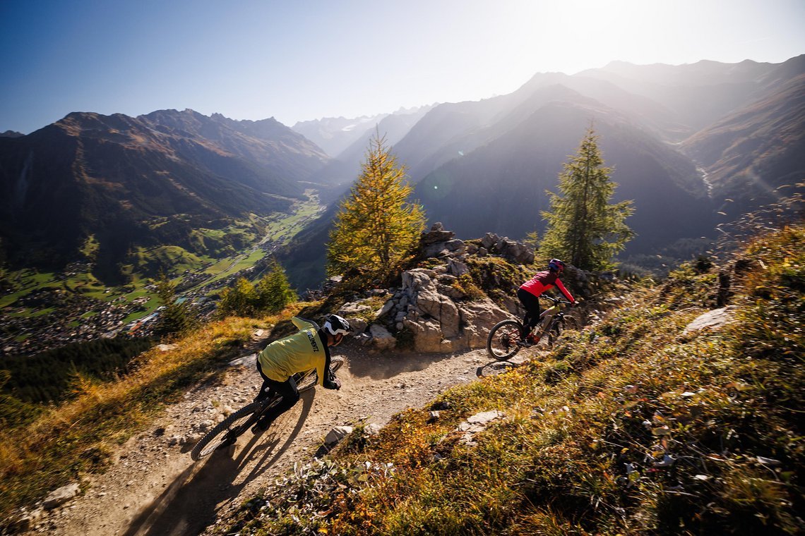 ... über naturbelassende waldige Abfahrten ...