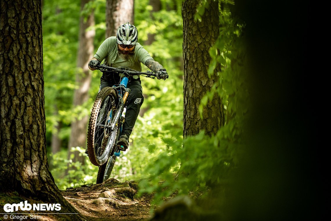 Auf dem Trail animiert das Orbea Wild FS den*die Pilot*in förmlich