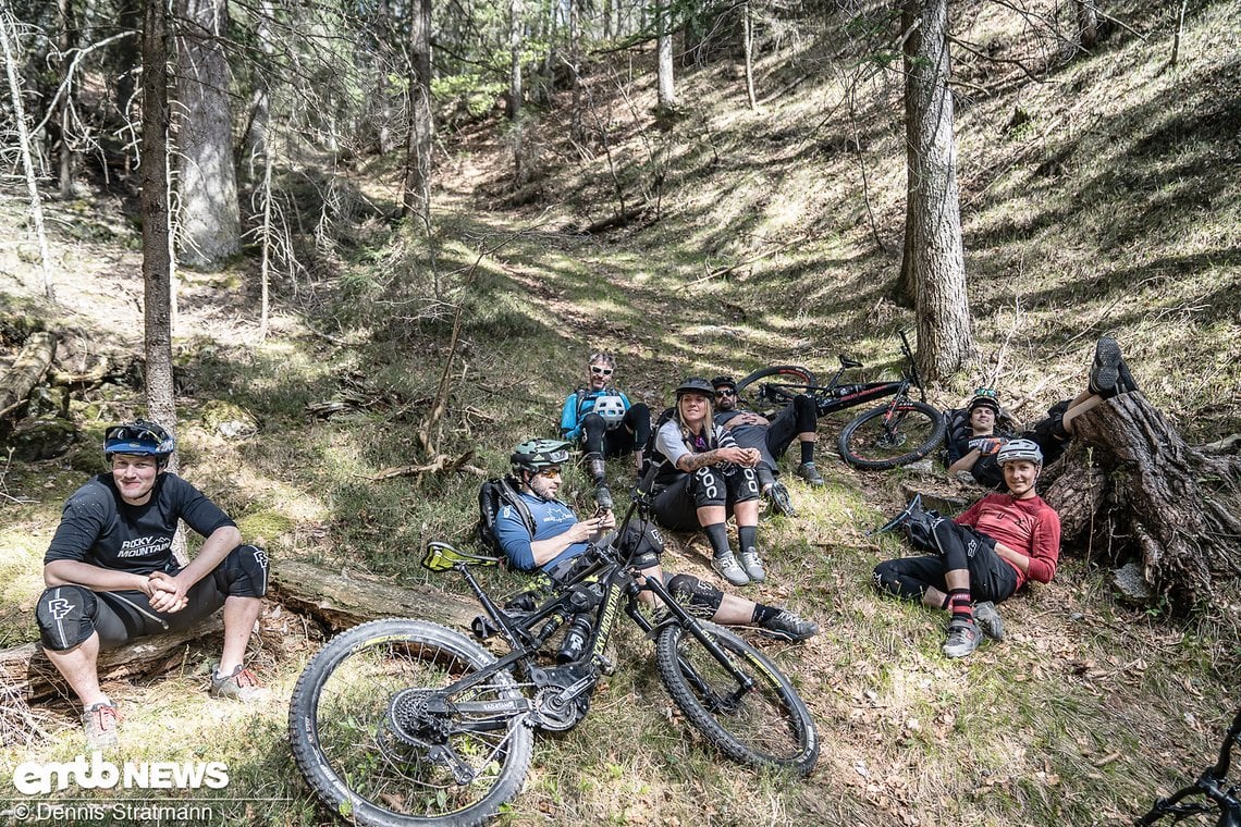 Auch E-Pedalritter brauchen mal ne Pause – das lag aber auch öfters daran, dass sich so mancher Reiseteilnehmer im Dickicht verfuhr