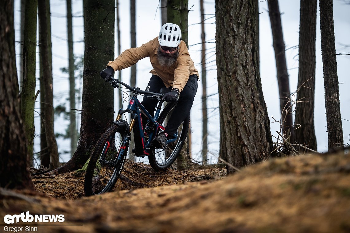 ... jedem Lenkimpuls und fliegt förmlich über den Trail.