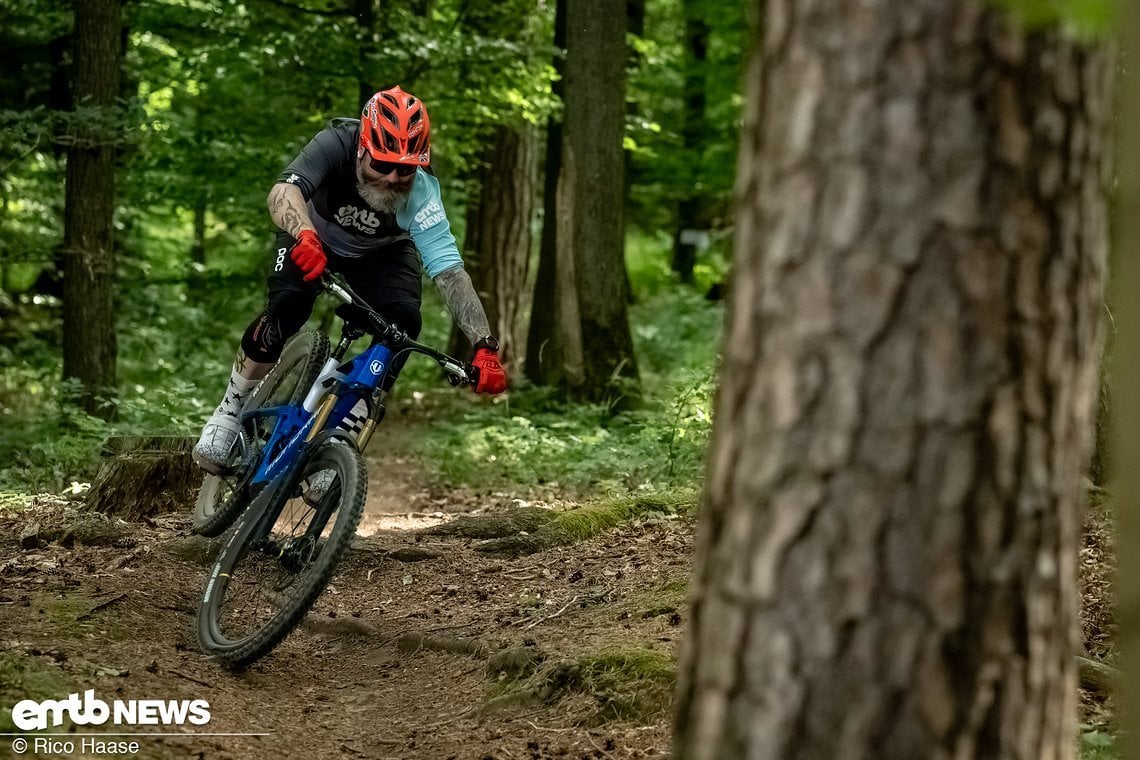 Auf dem Trail überzeugt das Mondraker Neat RR SL mit einer grandiosen Leichtigkeit und agilem Handling.