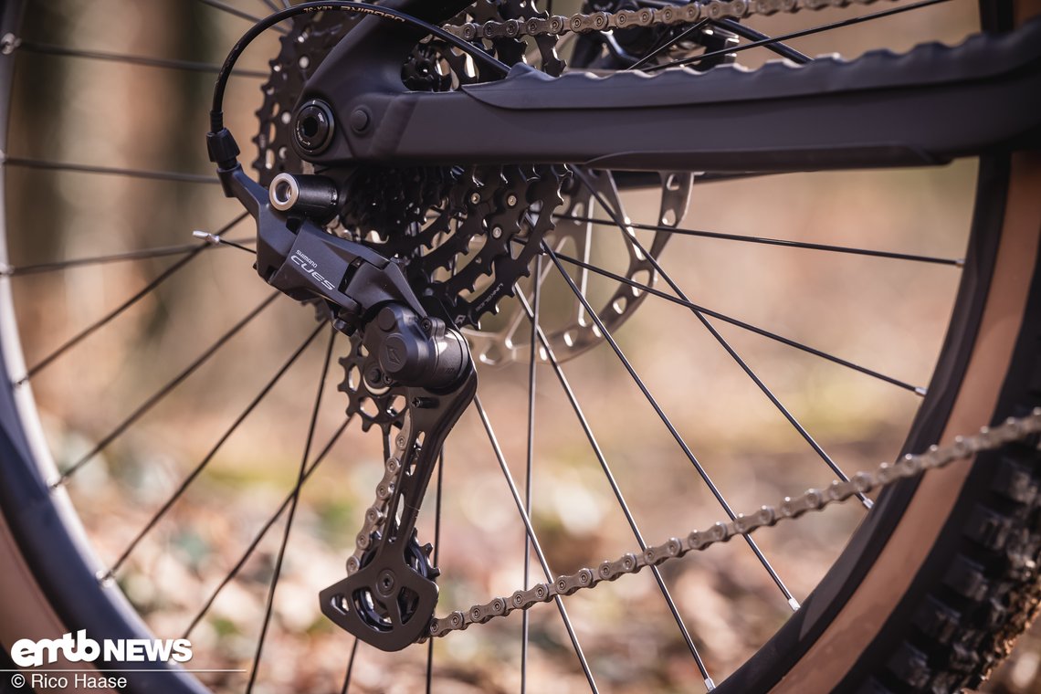 Geschaltet wird mit Shimano 10-fach Komponenten.