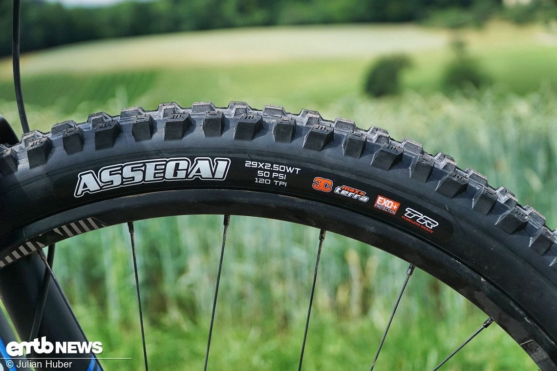 Maxxis Assegai mit der etwas härteren 3C MaxxTerra-Gummimischung und EXO+ Karkasse