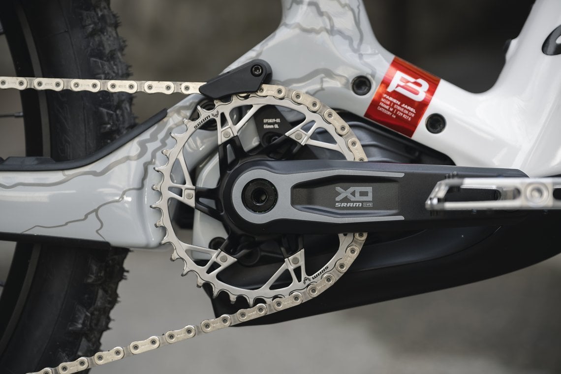 Sie stellt das Topmodell dar und verfügt neben dem Bosch CX Race-Motor über die neue SRAM X0 Transmission.