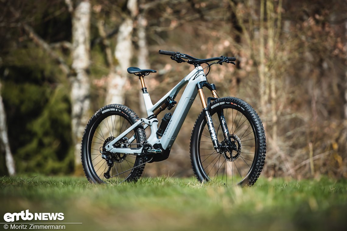 Endlich! So stellen wir uns ein E-MTB von Canyon vor! Das flammneue Canyon Spectral:ON gefällt uns gut