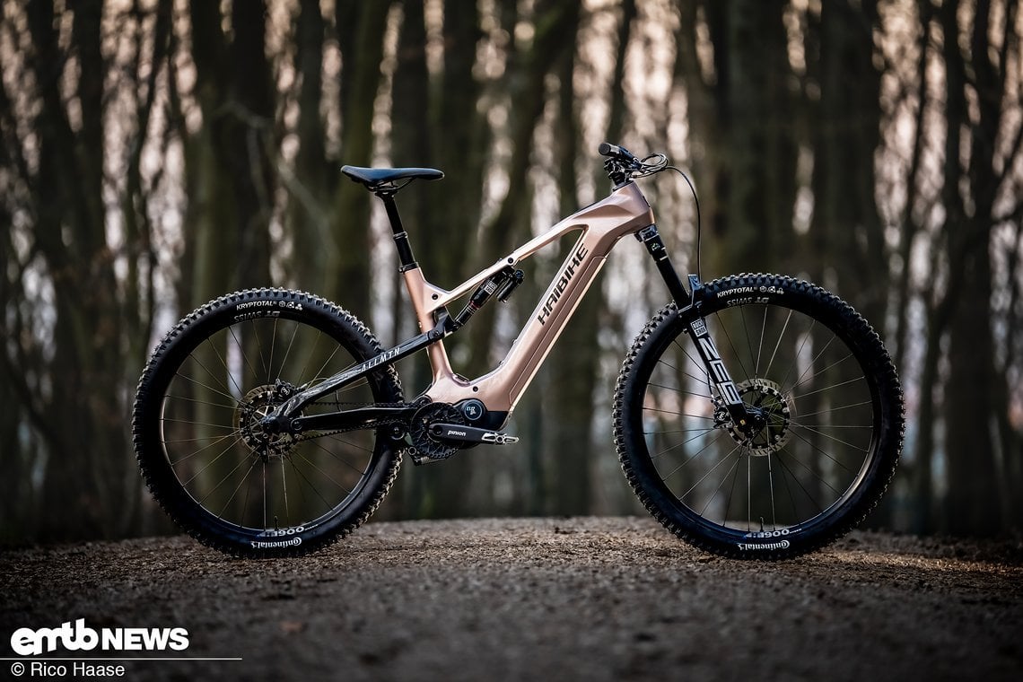 Haibike ALLMTN CF 11 TRN/IQ – die Topversion dieses Allround-E-Bikes setzt auf ein hochwertiges RockShox Ultimate-Fahrwerk und stabile Laufräder von DT Swiss.