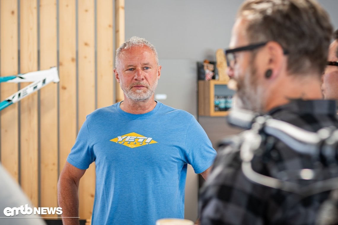 Bei der Präsentation von Showroom und neuem Bike blieb auch Zeit, um mit Axel Brosch, General-Manager EU, zu fachsimpeln.
