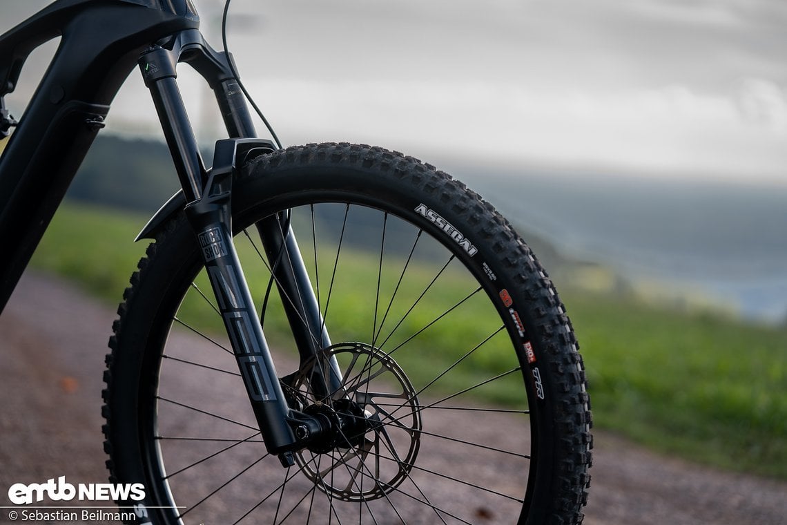 Die RockShox Zeb Select bietet 170 mm Federweg ...