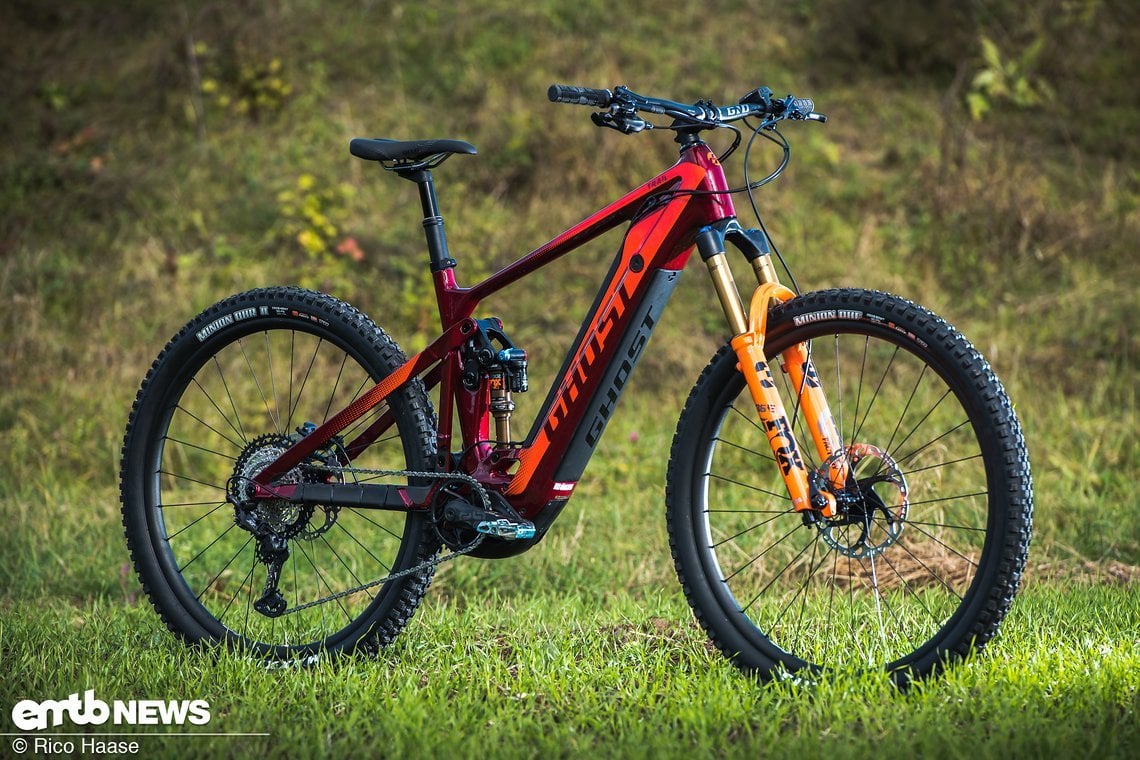 Ghost E-Riot Trail Pro mit 150/140 mm Federweg, Fox Factory-Fahrwerk, Bosch Performance CX Gen4 Motor-System und 625-Wh-Akku.