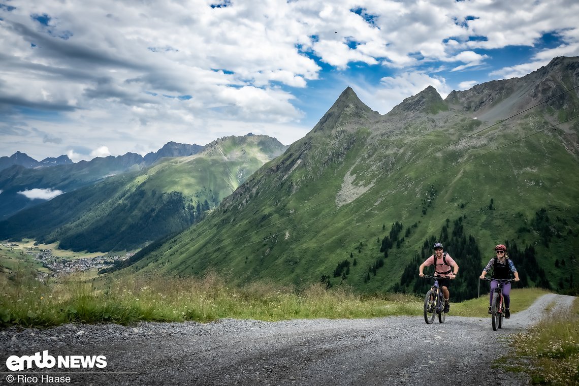 Die Höhenmeter von der Liftstation zum Einstieg des Klettersteigs fuhren wir dann mit dem E-Bike.