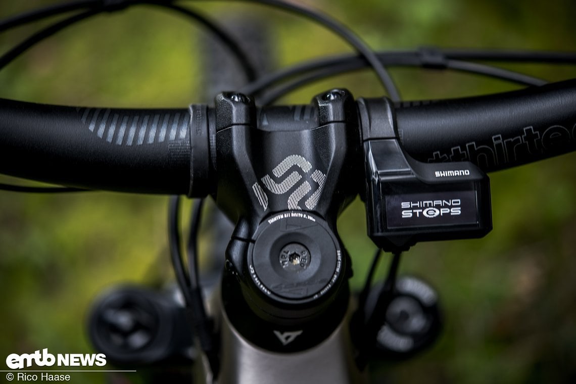 Das kompakte Shimano-Display ist Monochrom