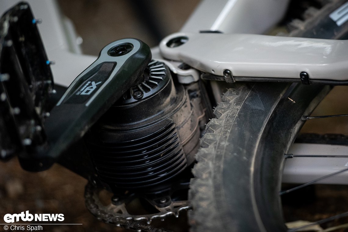 Die Leitungen rund um den Motor sind ebenso versteckt verlegt wie am restlichen Rahmen