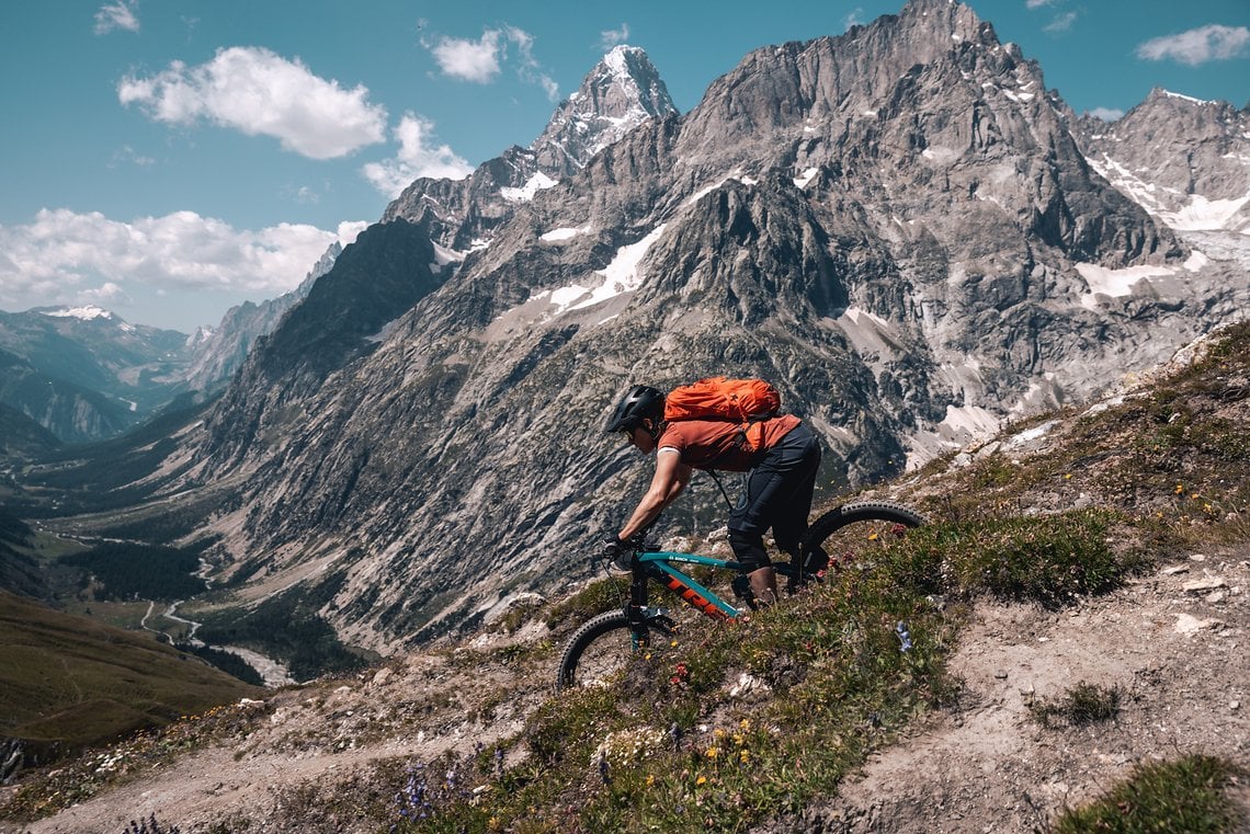 Nathalie in der letzten Abfahrt des Tages in Richtung Courmayeur (ITA)