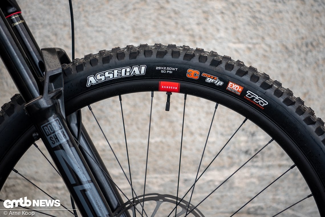 Für den Kaufpreis von 6.299 € darf man natürlich keine Highend-Komponenten erwarten. Die gewählten Parts sind allerdings durchweg Zweckmäßig und solide.