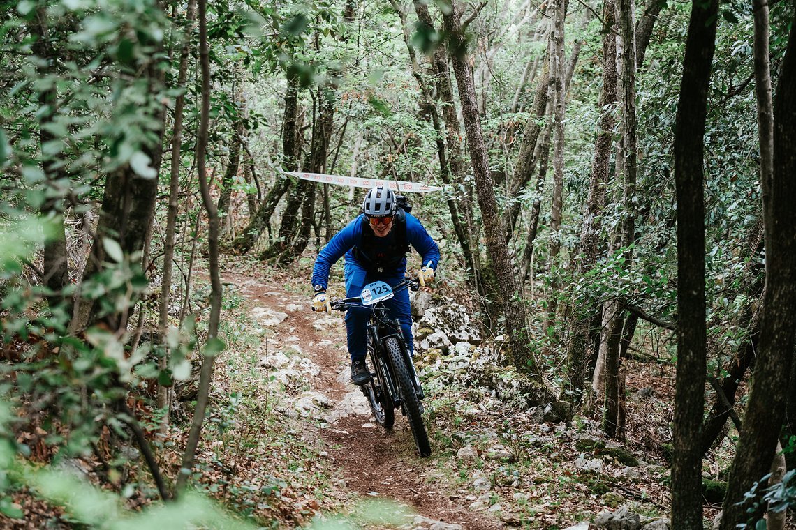 Neben Downhill-Stages müssen auch ...