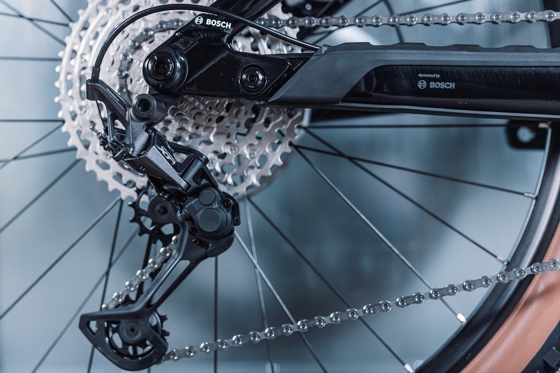 Auch am Stereo Hybrid 140 HPC Race 750 wird mit einem Shimano XT/Deore-Mix geschaltet.